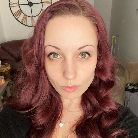 Meet your Posher, Shelbi - Picture 1 of 1